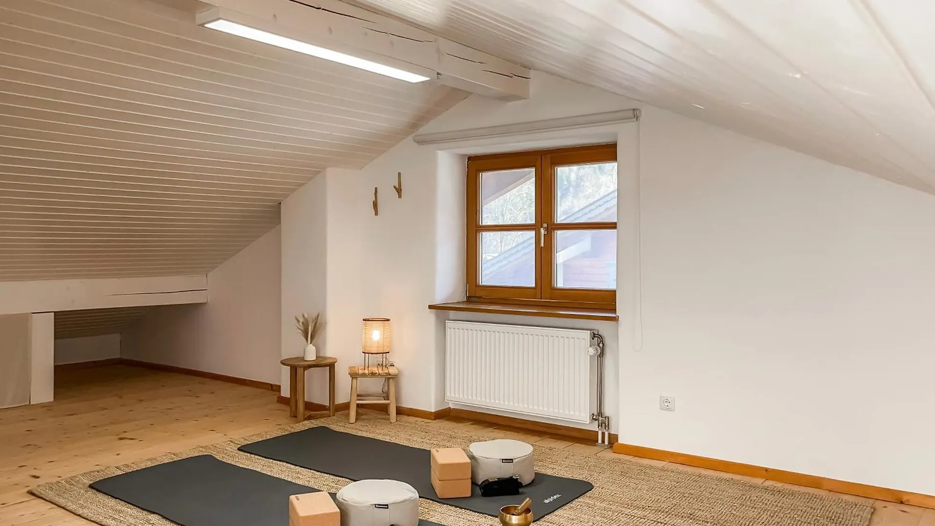 Apartment Fuer 6 - Bergblick, Balkon, Kamin, Kino, Yoga, Parkplatz Garmisch-Partenkirchen 0*,  Almanya